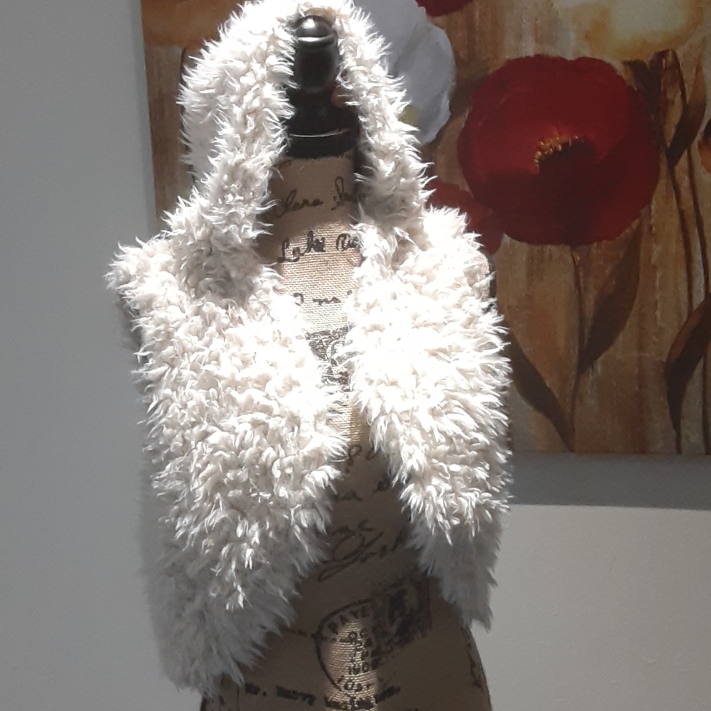 Glam Vintage Soul, sleeveless hooded vest faux fur
